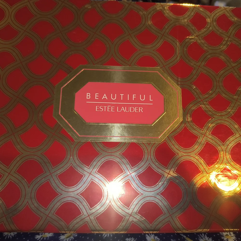 Estée Lauder Beautiful Red and Gold Gift Box - Picture 2 of 3